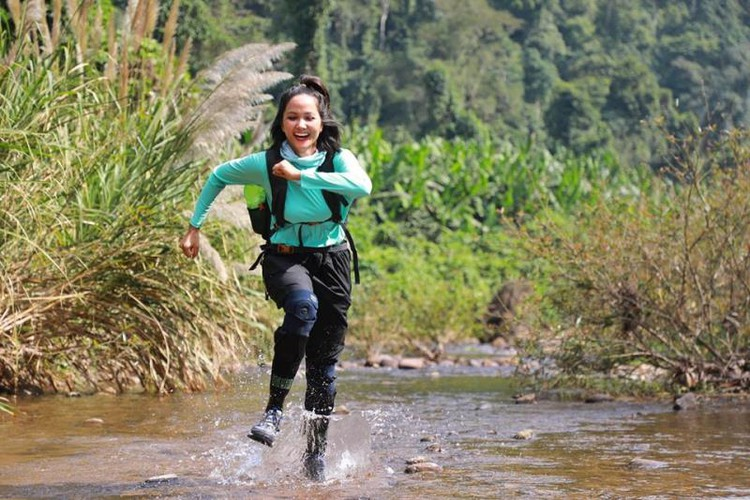 miss universe beauty takes part in epic son doong cave tour hinh 2