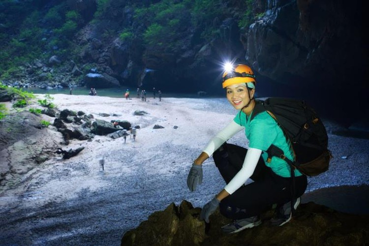 miss universe beauty takes part in epic son doong cave tour hinh 7