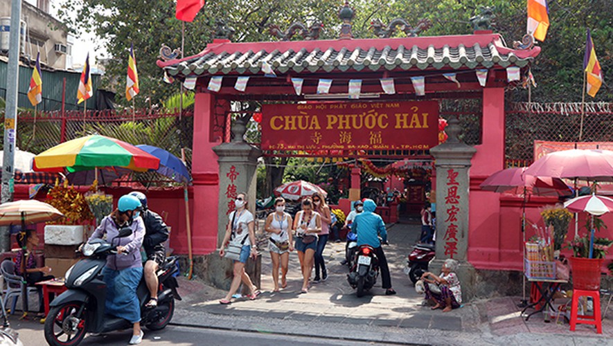 relic sites in hcm city prove popular with foreigners following re-opening hinh 6