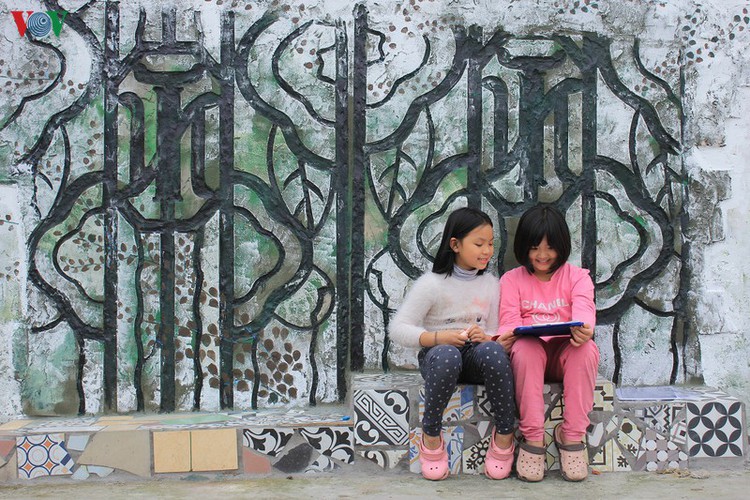 street art made from recycled material goes on display in hanoi hinh 11