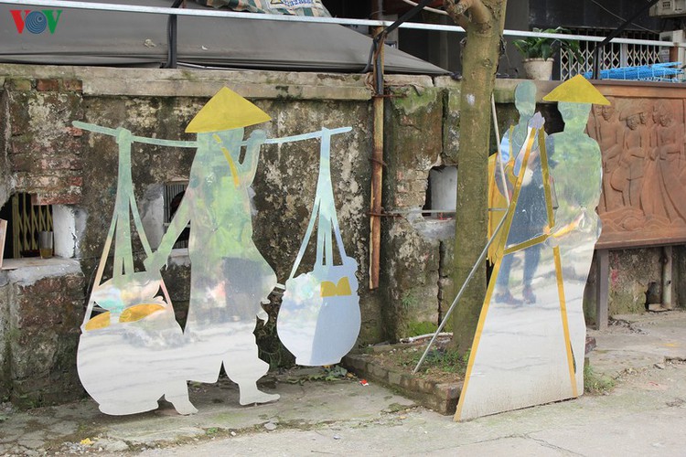 street art made from recycled material goes on display in hanoi hinh 12