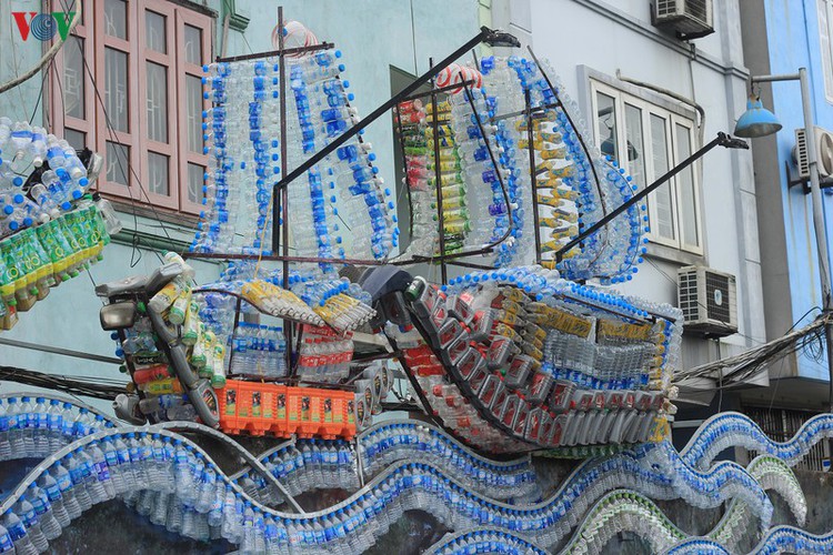 street art made from recycled material goes on display in hanoi hinh 2