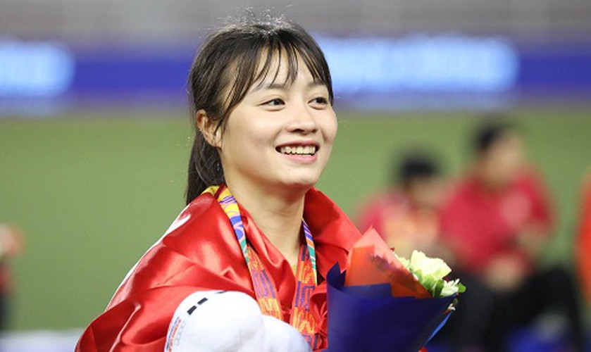 thi loan named among ten most beautiful female asian footballers hinh 1