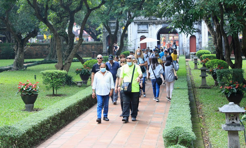 hustle and bustle returns to hanoi after impact of covid-19 hinh 10