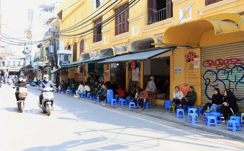 hustle and bustle returns to hanoi after impact of covid-19 hinh 3