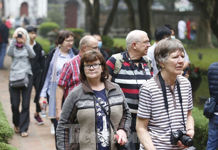 places of interest in hanoi crowded with visitors once again hinh 12