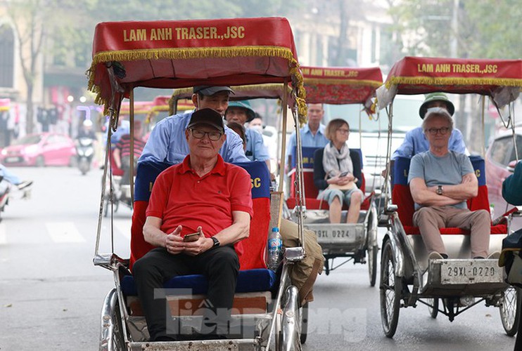 places of interest in hanoi crowded with visitors once again hinh 4