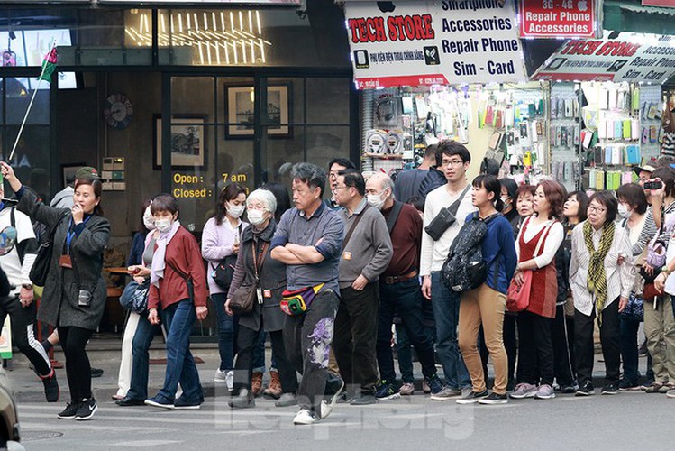 places of interest in hanoi crowded with visitors once again hinh 5