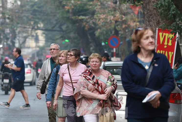 places of interest in hanoi crowded with visitors once again hinh 7