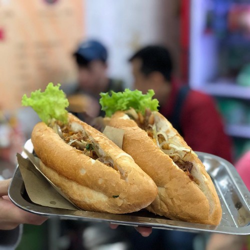 popular banh mi shops located through old quarter in hanoi hinh 11