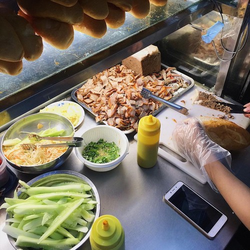 popular banh mi shops located through old quarter in hanoi hinh 9