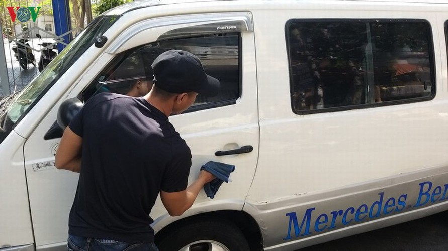 high-school students return after long break caused by covid-19 fears hinh 4