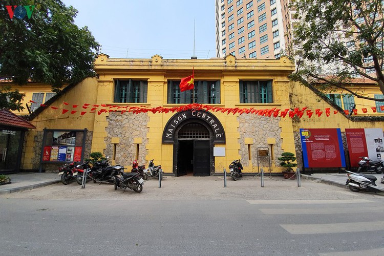 tourist sites in hanoi close to be disinfected amid covid-19 fears hinh 1