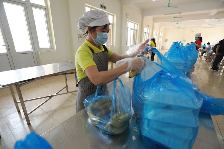 a closer look at the kitchen serving quarantined people in hanoi hinh 15