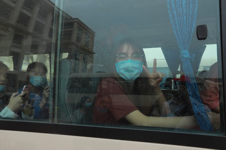 quarantined patients permitted to leave isolation area in hanoi hinh 11
