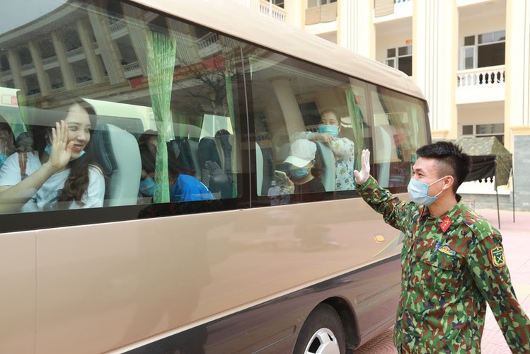 quarantined patients permitted to leave isolation area in hanoi hinh 12