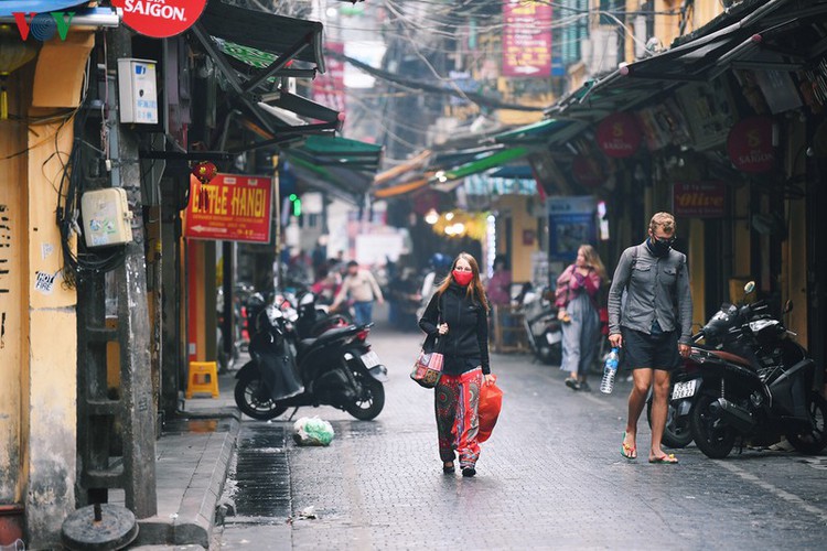 entertainment areas in hanoi deserted as covid-19 fears grip capital hinh 10