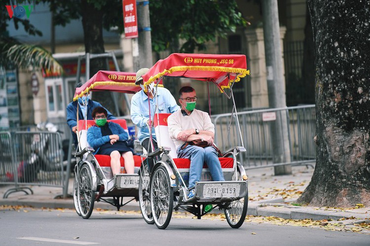 entertainment areas in hanoi deserted as covid-19 fears grip capital hinh 14