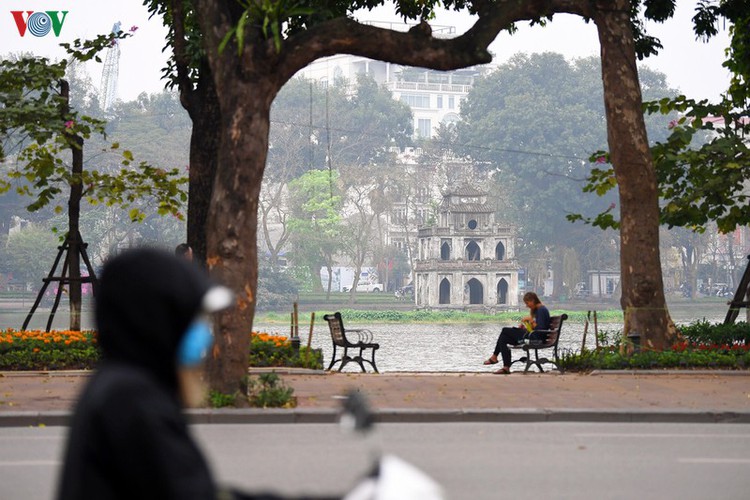 entertainment areas in hanoi deserted as covid-19 fears grip capital hinh 2