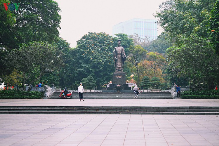 entertainment areas in hanoi deserted as covid-19 fears grip capital hinh 3