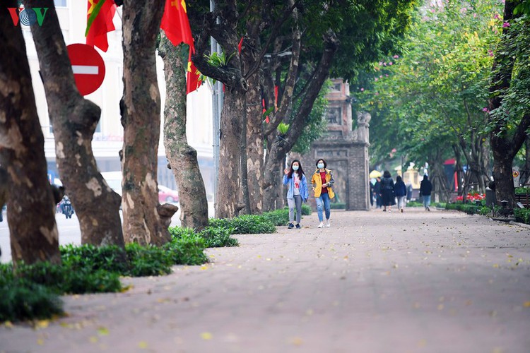 entertainment areas in hanoi deserted as covid-19 fears grip capital hinh 4