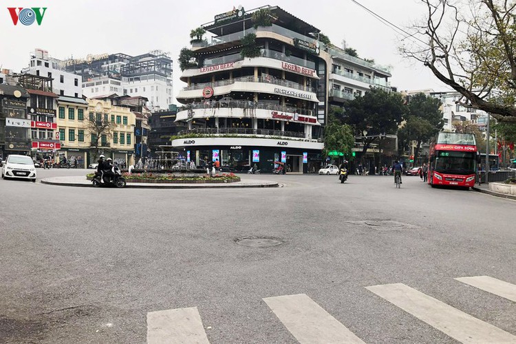 entertainment areas in hanoi deserted as covid-19 fears grip capital hinh 5