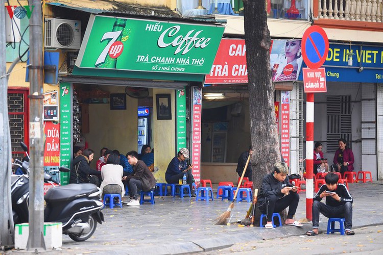 entertainment areas in hanoi deserted as covid-19 fears grip capital hinh 7