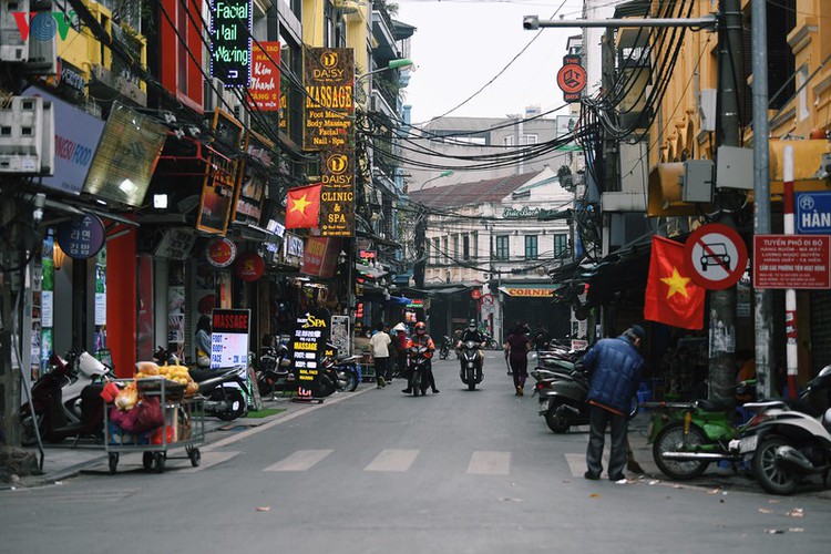 entertainment areas in hanoi deserted as covid-19 fears grip capital hinh 9