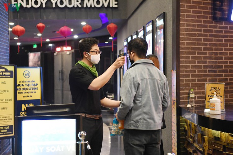 face masks, body temperature checks now compulsory at movie theatres hinh 11