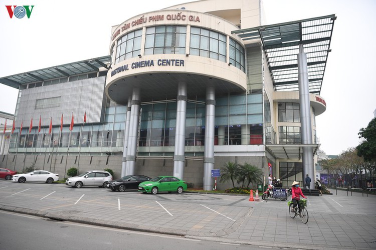 face masks, body temperature checks now compulsory at movie theatres hinh 1