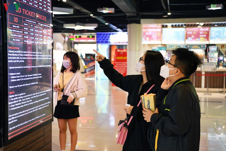 face masks, body temperature checks now compulsory at movie theatres hinh 6