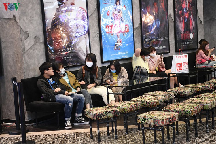 face masks, body temperature checks now compulsory at movie theatres hinh 9