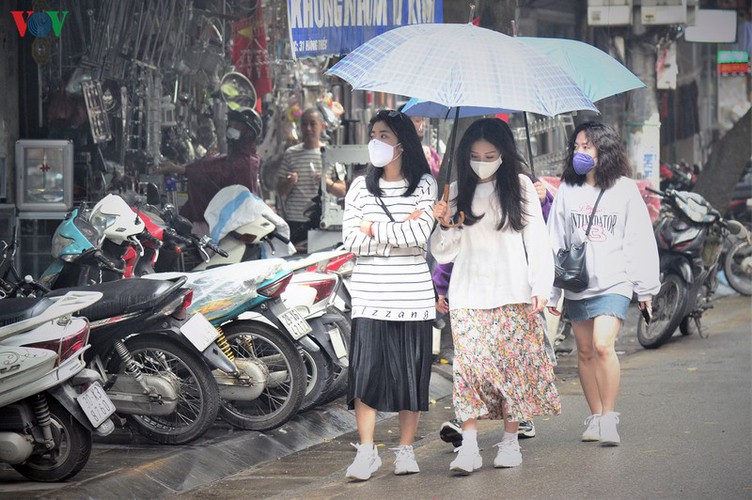 first day of face masks being compulsory comes into force in hanoi hinh 11