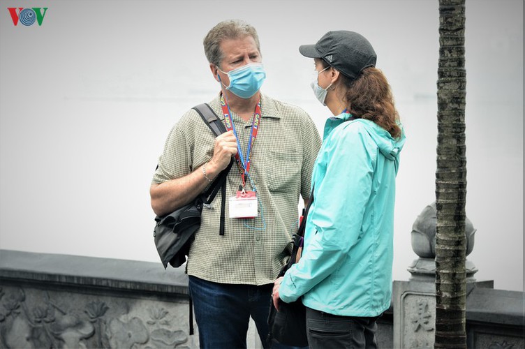 first day of face masks being compulsory comes into force in hanoi hinh 12