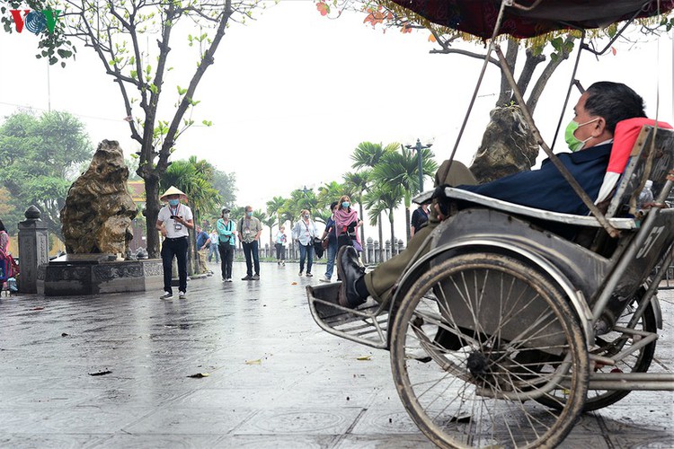 first day of face masks being compulsory comes into force in hanoi hinh 15