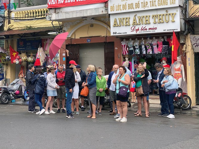 first day of face masks being compulsory comes into force in hanoi hinh 1
