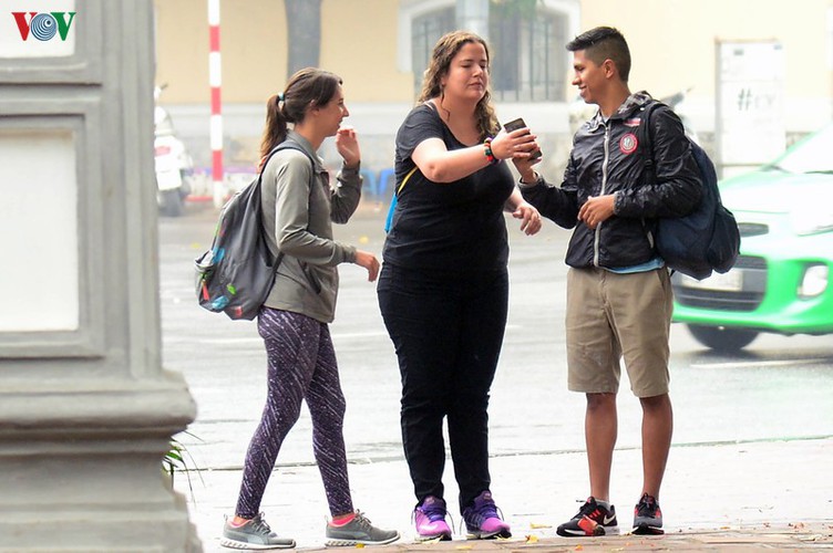 first day of face masks being compulsory comes into force in hanoi hinh 2