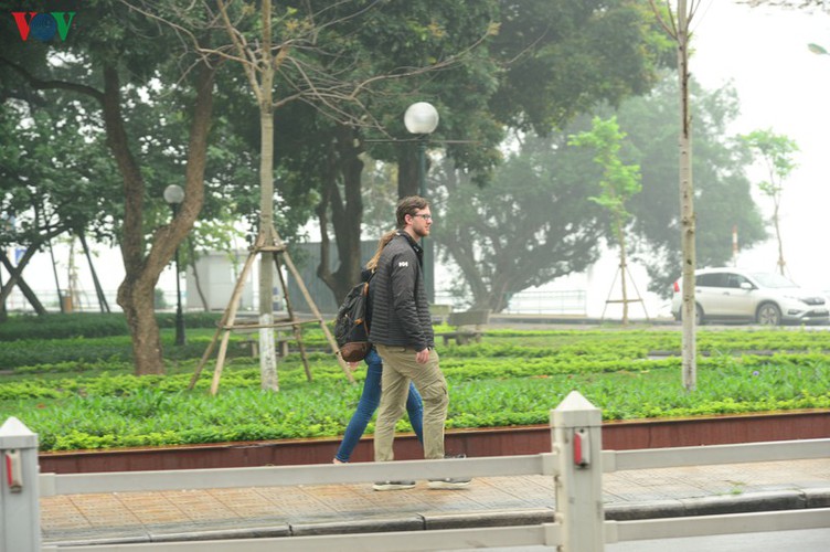 first day of face masks being compulsory comes into force in hanoi hinh 3