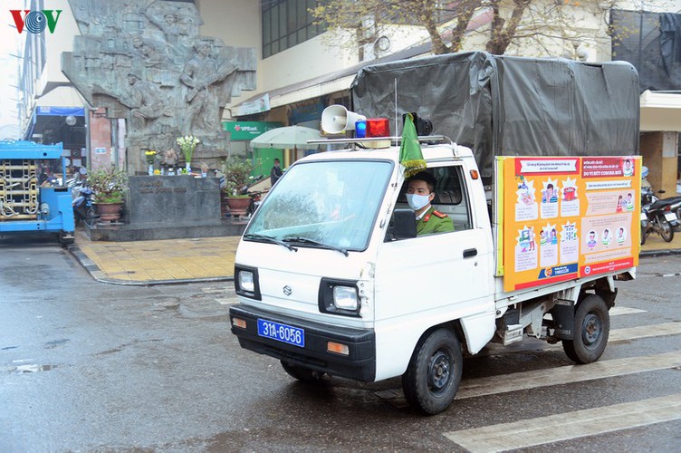 first day of face masks being compulsory comes into force in hanoi hinh 6