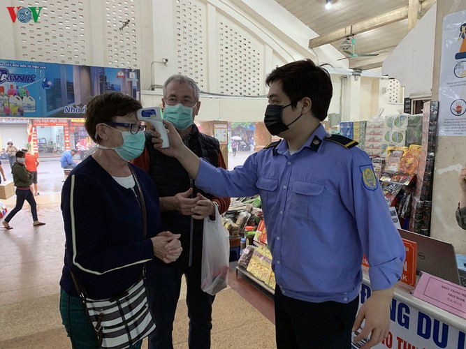first day of face masks being compulsory comes into force in hanoi hinh 7