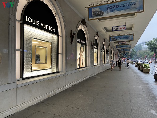 commercial centres deserted in hanoi amidst covid-19 fears hinh 4
