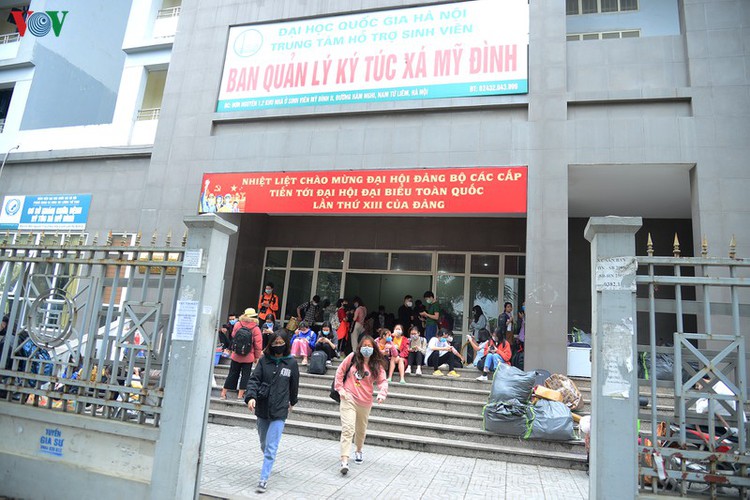 hanoi student dormitories transformed into isolation areas hinh 1