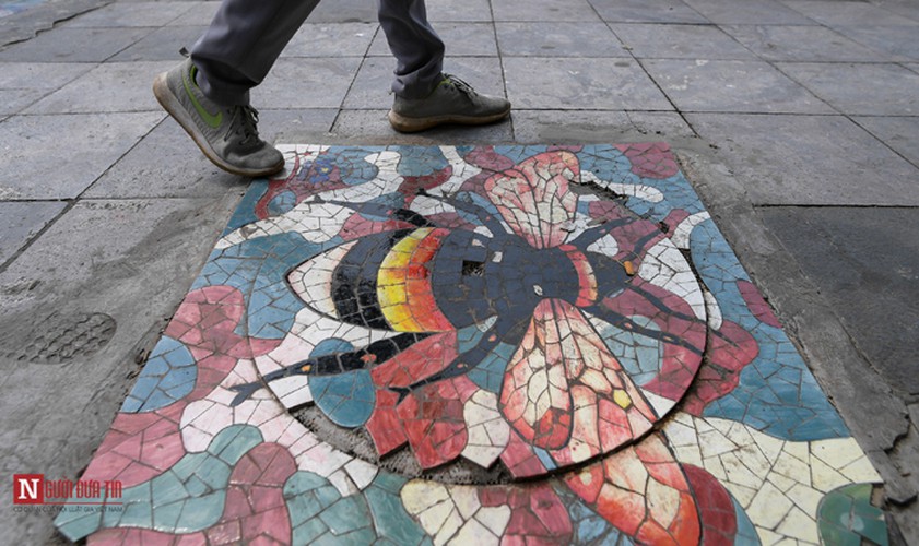 manhole covers in hanoi showcase hidden art exhibition hinh 14