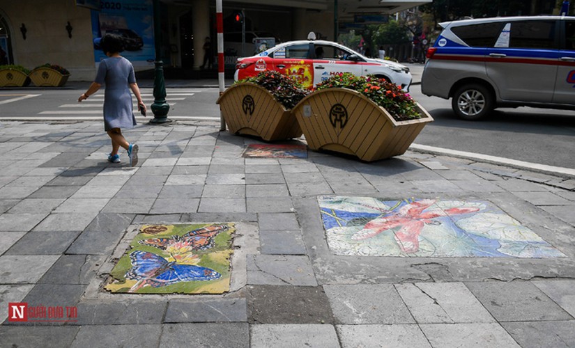 manhole covers in hanoi showcase hidden art exhibition hinh 1
