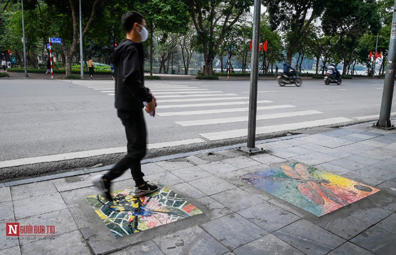 manhole covers in hanoi showcase hidden art exhibition hinh 2