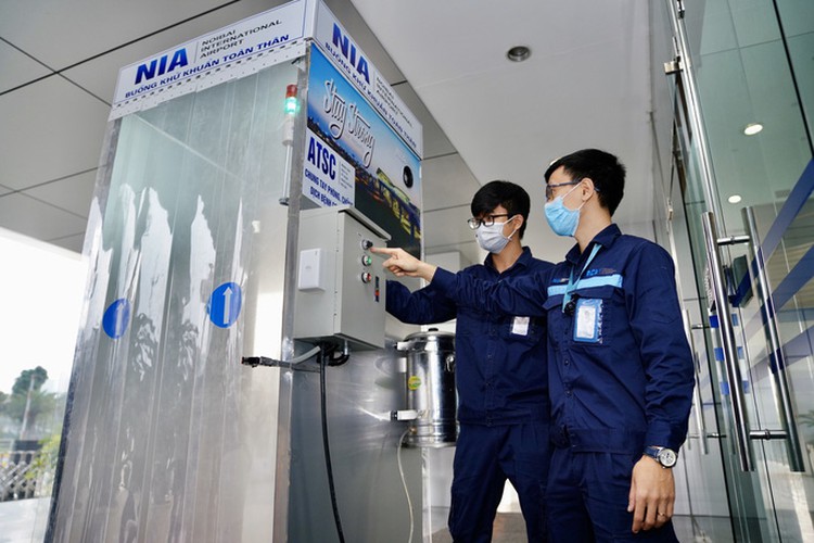 noi bai airport now equipped with mobile disinfection chamber hinh 4