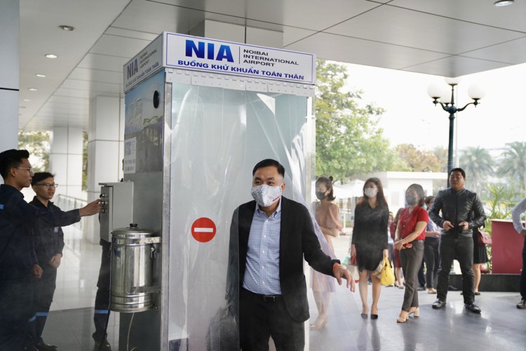 noi bai airport now equipped with mobile disinfection chamber hinh 6