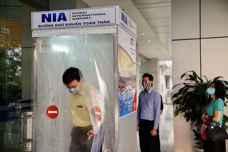 noi bai airport now equipped with mobile disinfection chamber hinh 7