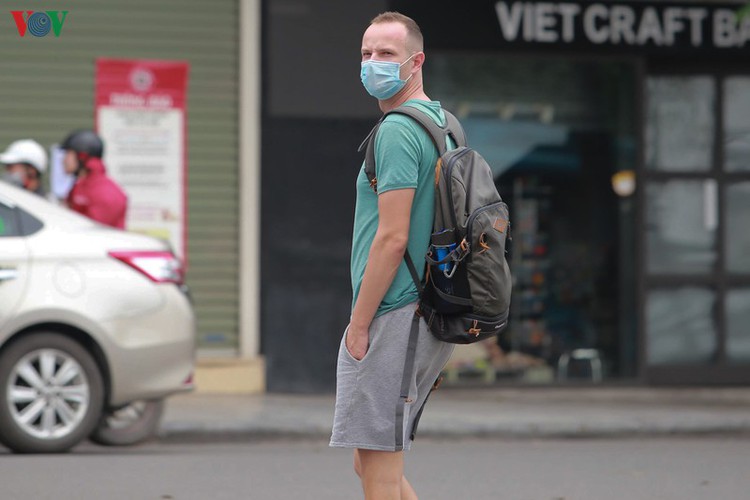 hanoi streets left deserted after business closures hinh 15