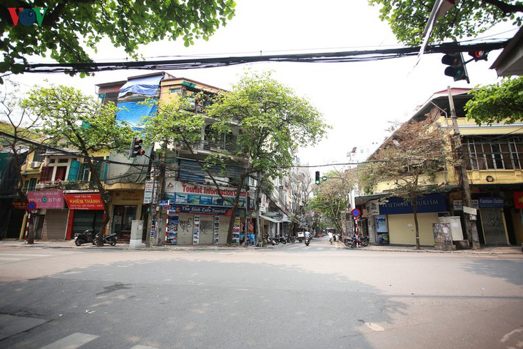 hanoi streets left deserted after business closures hinh 2